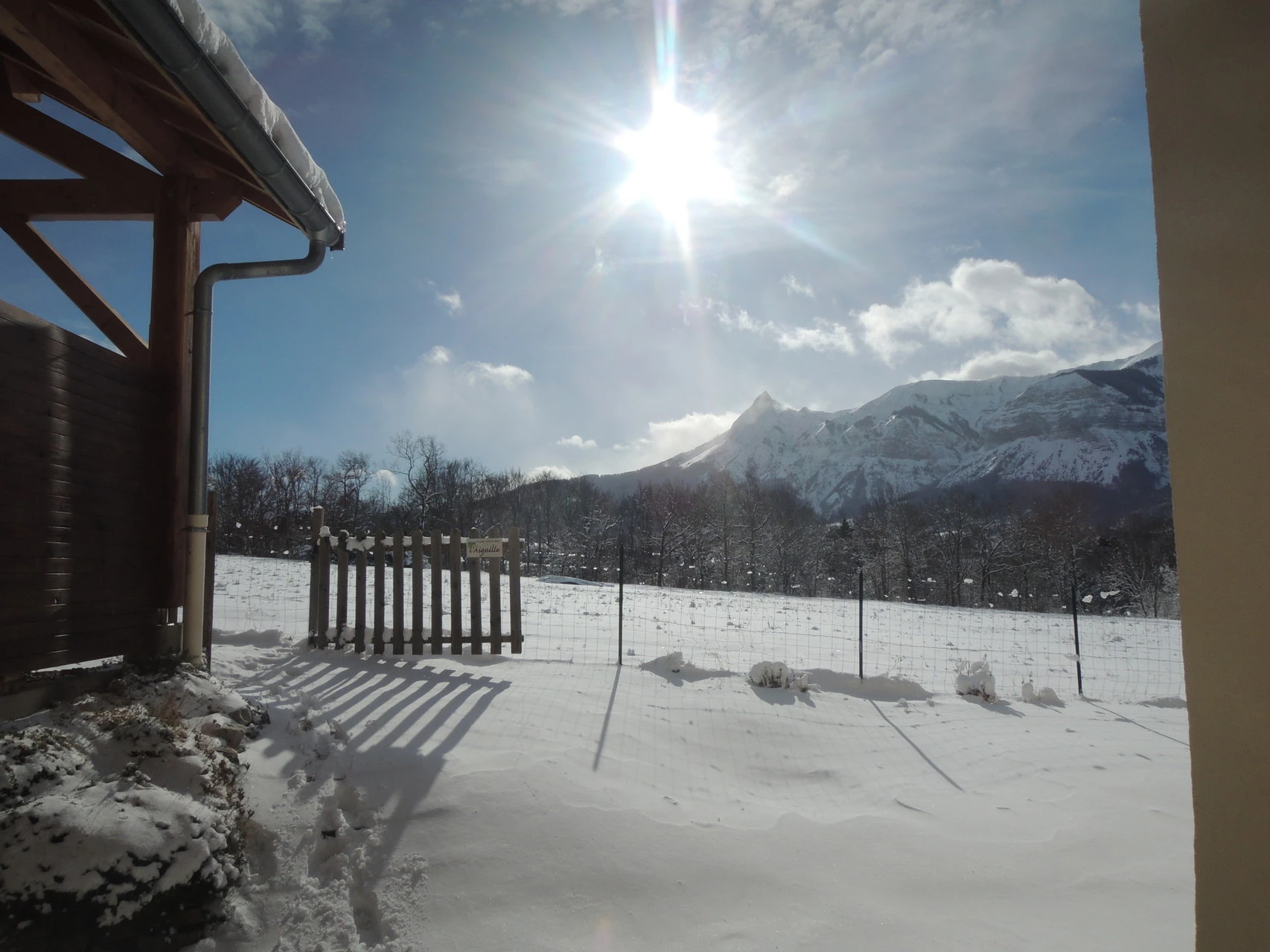 Vue hivernale du Gîte l'Aiguille à Saint-Bonnet en Champsaur