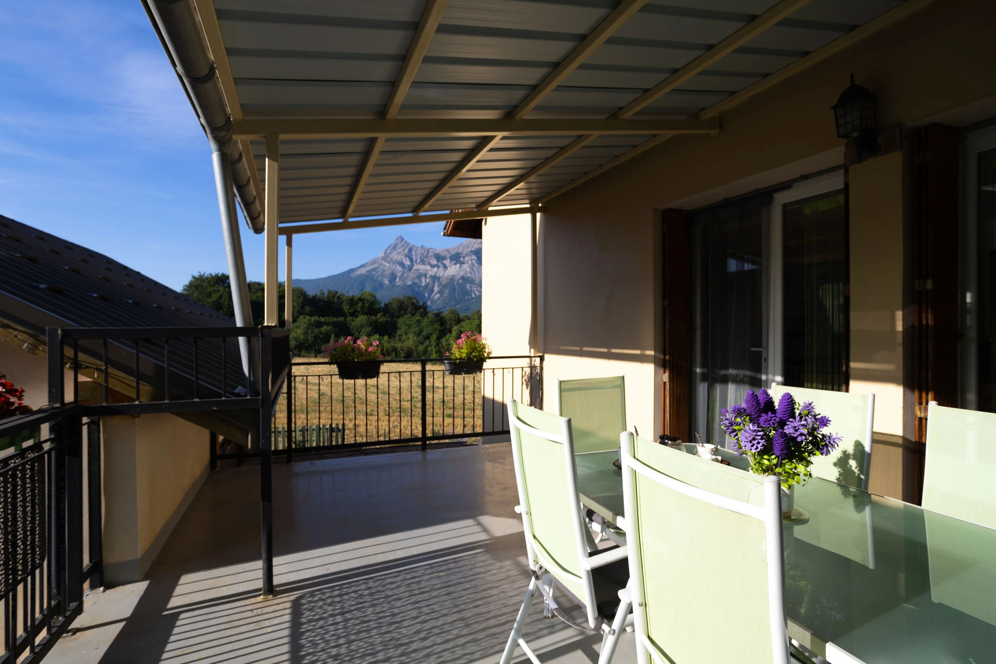 Espace extérieur du Gîte le Queyrel à Saint-Bonnet en Champsaur